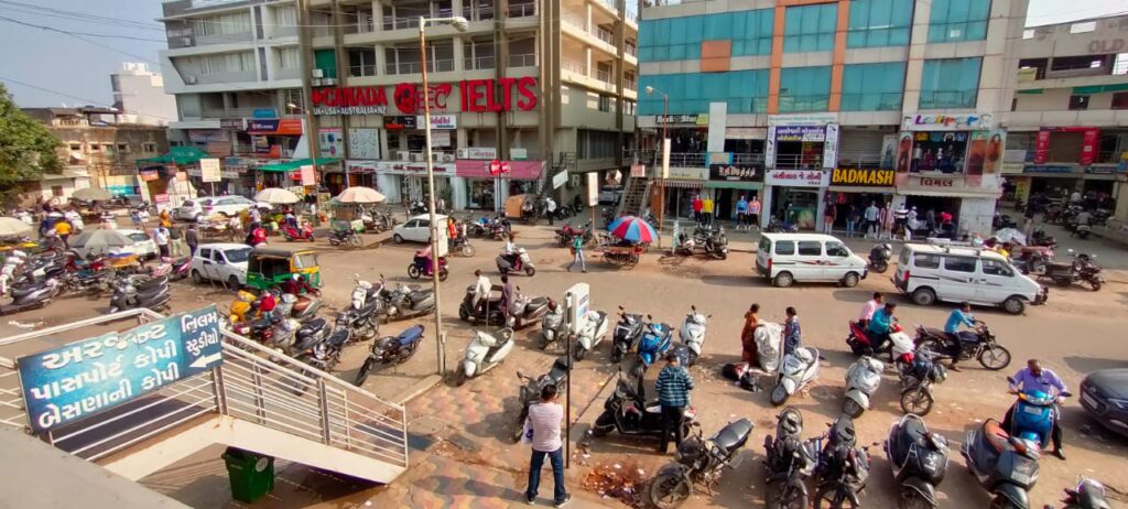 કલોલના બજારમાં થતા ટ્રાફિકથી વાહનચાલકો પરેશાન 