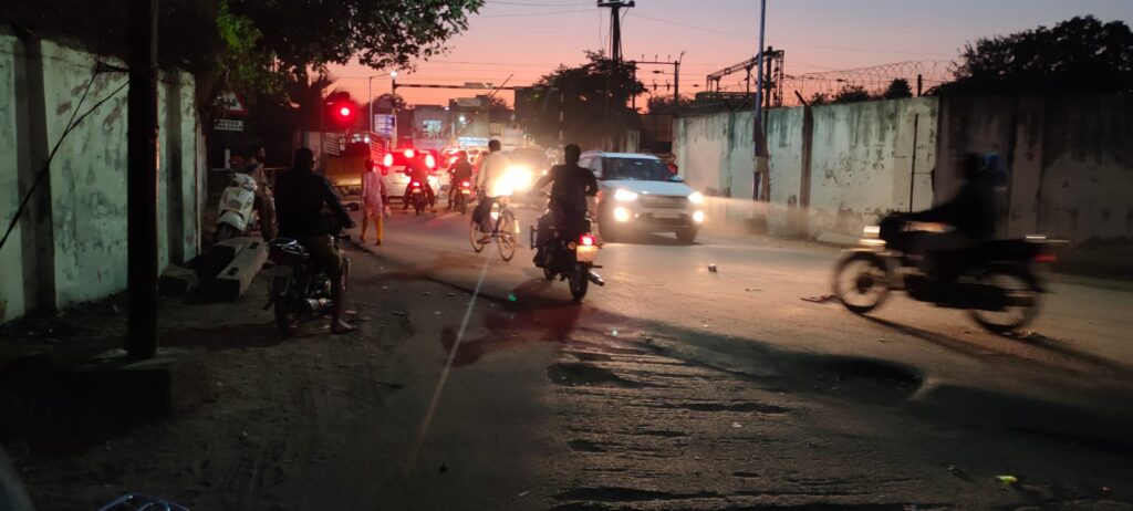 કલોલના બીવીએમ ફાટકે ઝડપથી ઓવરબ્રિજ બનાવવા બીએમપી આંદોલન કરશે 