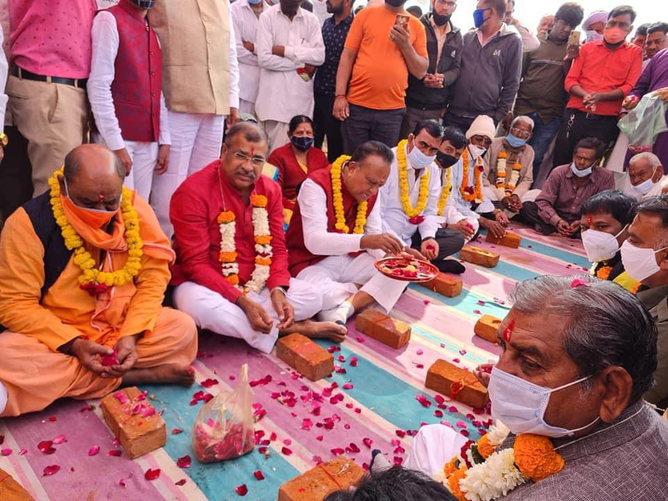કલોલમાં ઠાકોર સમાજ દ્વારા  ઠાકોર ભુવનનું ખાતમુહૂર્ત કરાયું 