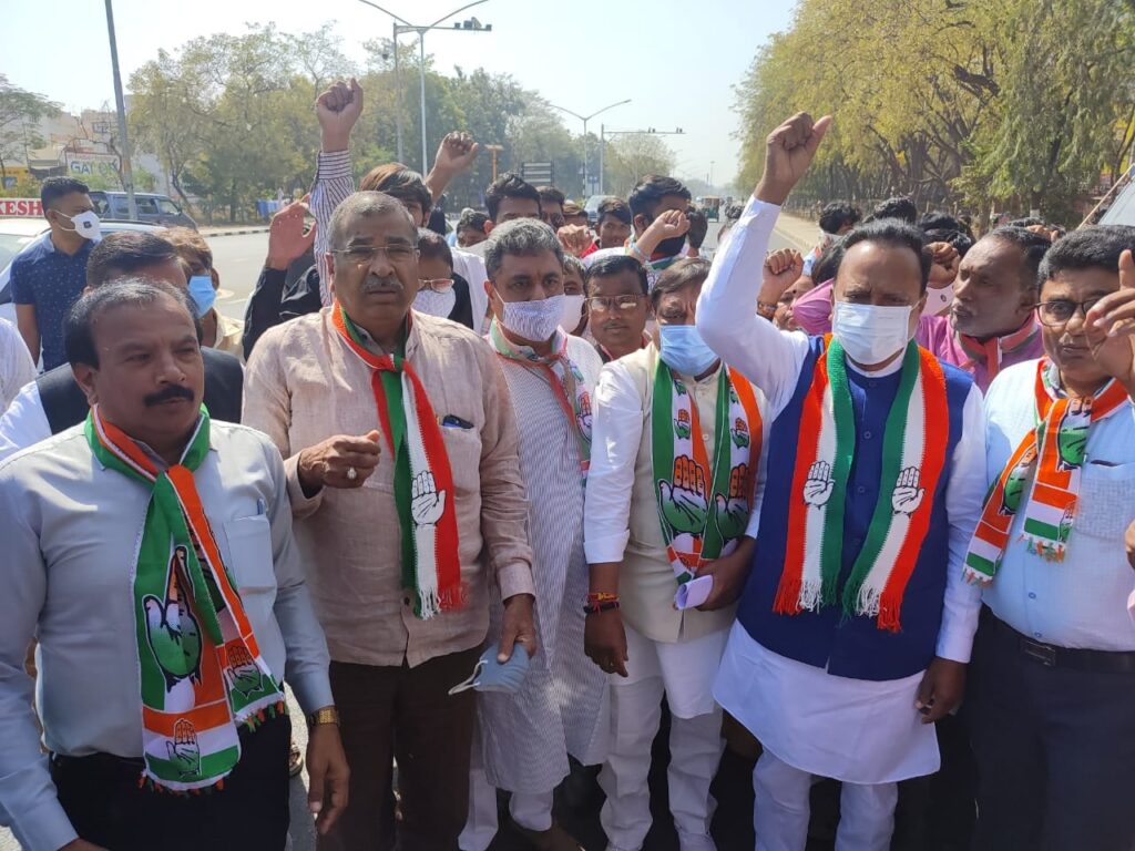 બળદેવજી ઠાકોર સહીતના આગેવાનોએ કોરોના સહાય આપવા કરી માંગ,કલોલ-વામજ-મેડા આદરજને મંજૂરી  