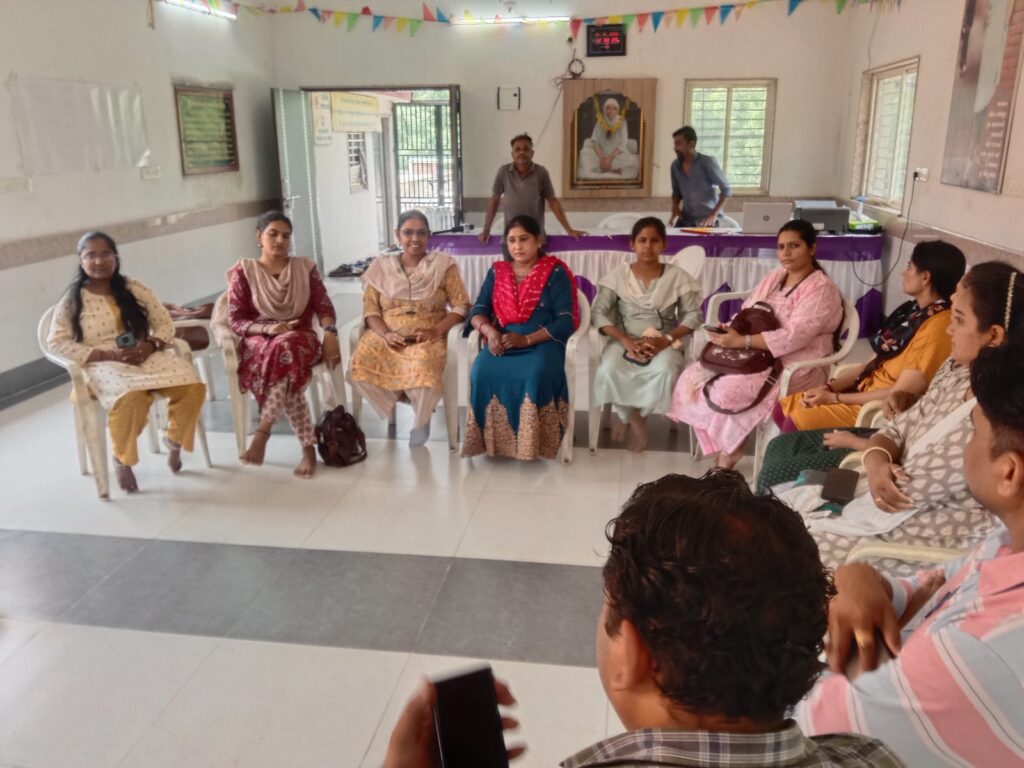 કલોલ તાલુકાના તલાટીઓએ માંગણી ન સંતોષાતા હડતાલનું શસ્ત્ર ઉગામ્યું
