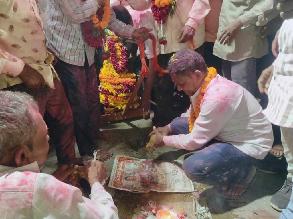 કલોલમાં વિશાળ જનમેદની સાથે મહાકાળી માતાનો રથ નીકળ્યો
