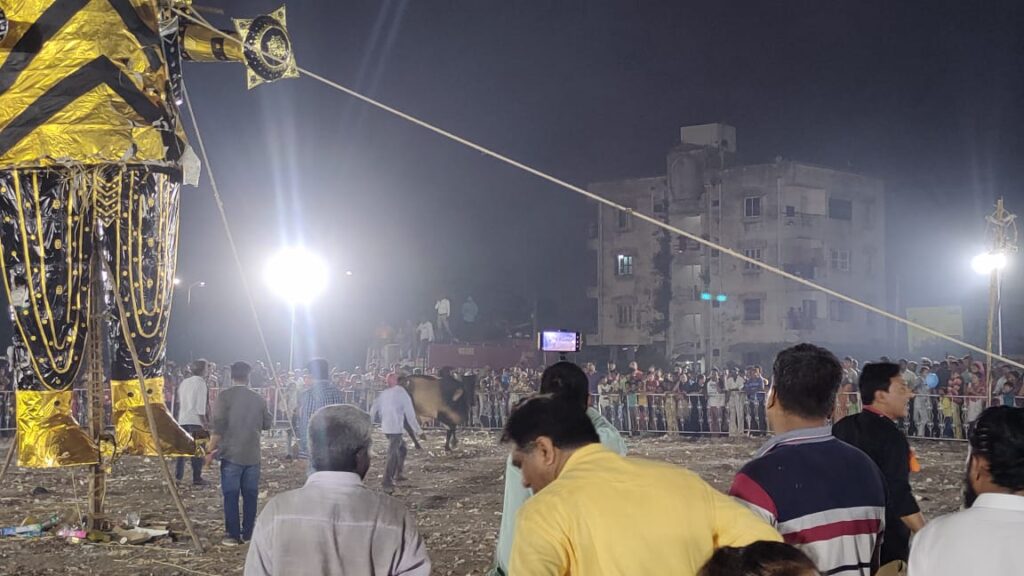 કલોલમાં રાવણ દહન વખતે આખલો ઘૂસતા લોકોમાં નાસભાગ મચી 