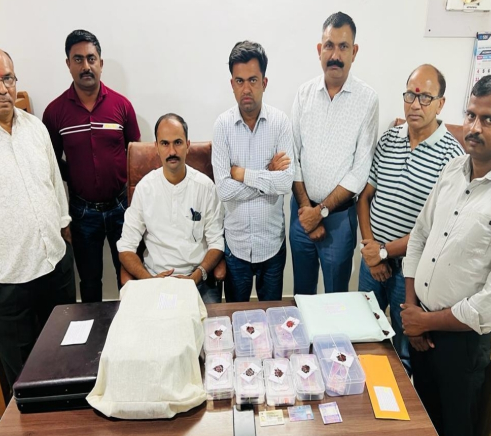 કલોલમાં 9.84 લાખની નકલી નોટો સાથે યુવાનની ધરપકડ