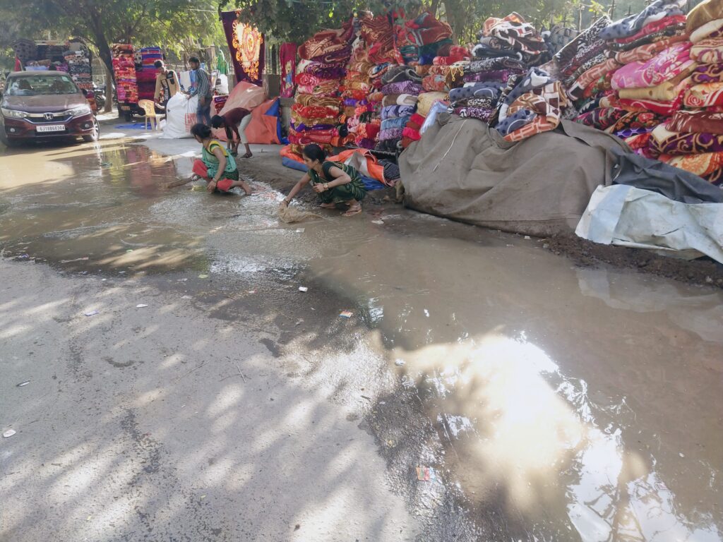 કલોલમાં ભર શિયાળે ચોમાસા જેવો માહોલ સર્જાયો