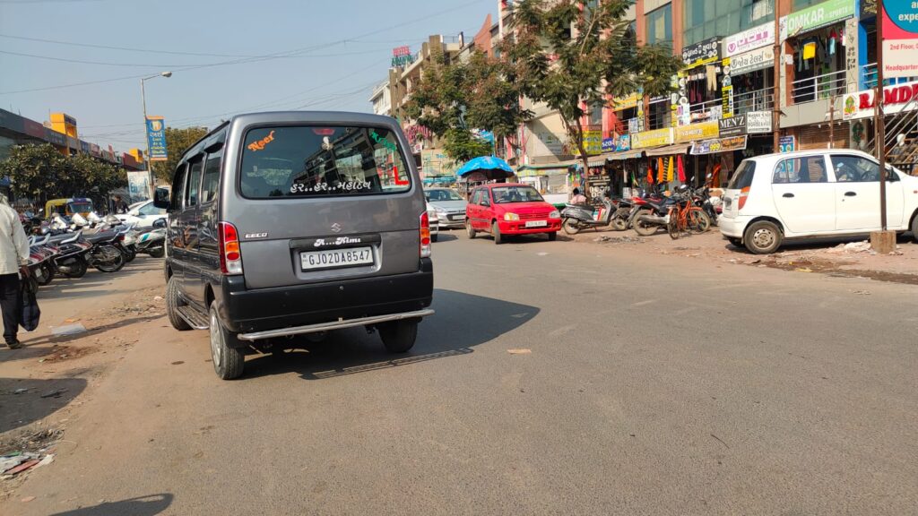 કલોલના નવજીવન શોપિંગમાં પણ દબાણ,ટ્રાફિકનો પ્રશ્ન વિકટ બન્યો