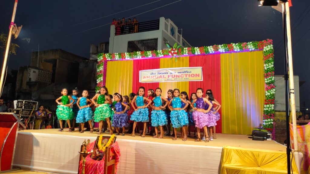 કલોલની શ્રીજી વિદ્યાલયના ઍન્યુઅલ ફંકશનમાં વિદ્યાર્થીઓએ ધમાકેદાર પર્ફોર્મન્સ  આપ્યું