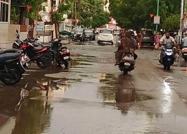 કલોલમાં બિપોરજોય વાવાઝોડાને પગલે વરસાદી વાતાવરણ સર્જાયું 