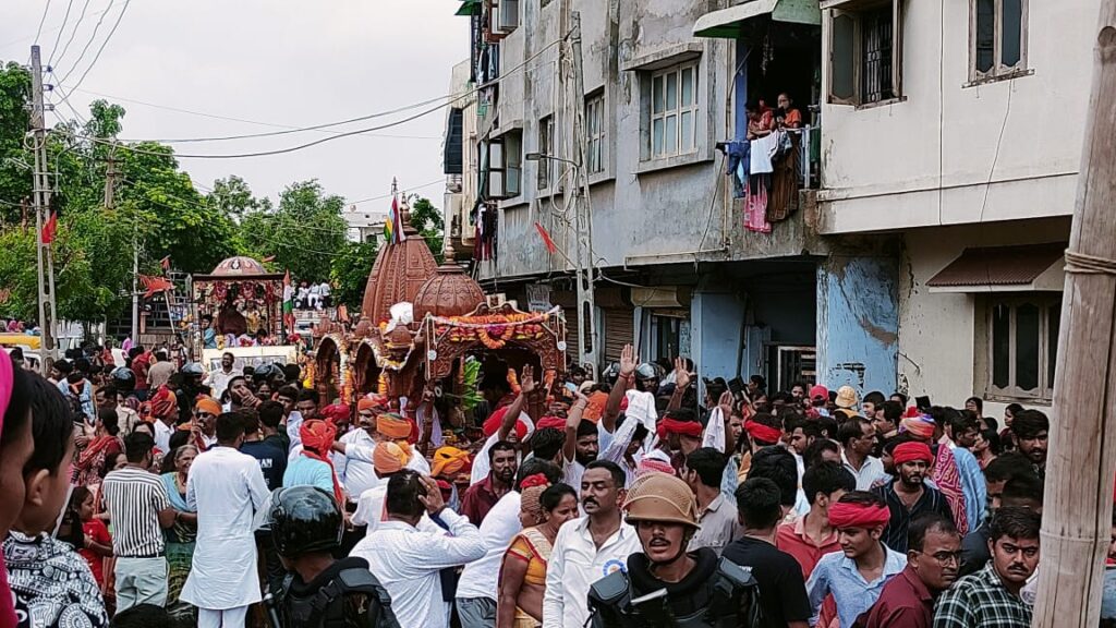 Live : કલોલમાં ભગવાન જગન્નાથ નગરચર્યાએ નીકળ્યા,આ સ્થળોએથી પસાર થઇ