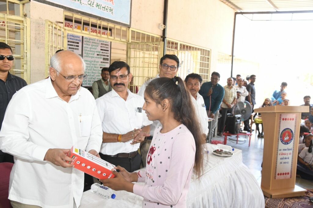 કલોલના ગોલથરા ગામની CM ભુપેન્દ્ર પટેલે સરપ્રાઈઝ વિઝીટ કરી