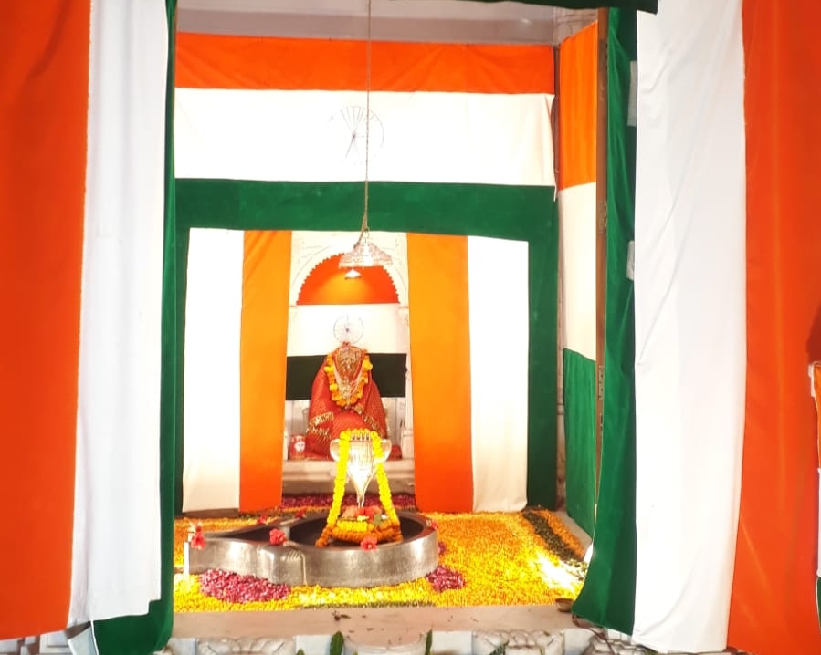 છત્રેશ્વર મહાદેવ મંદિરમાં તિરંગા દ્વારા શણગાર કરાયો