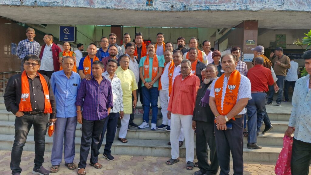 કલોલ રેલવે સ્ટેશન પર સાબરમતી-દૌલતપુર ચોક,અમદાવાદ-જમ્મૂ તવી,બાન્દ્રા ટર્મિનસ-જૈસલમેર એક્સપ્રેસ ટ્રેનોનું સ્ટોપેજ