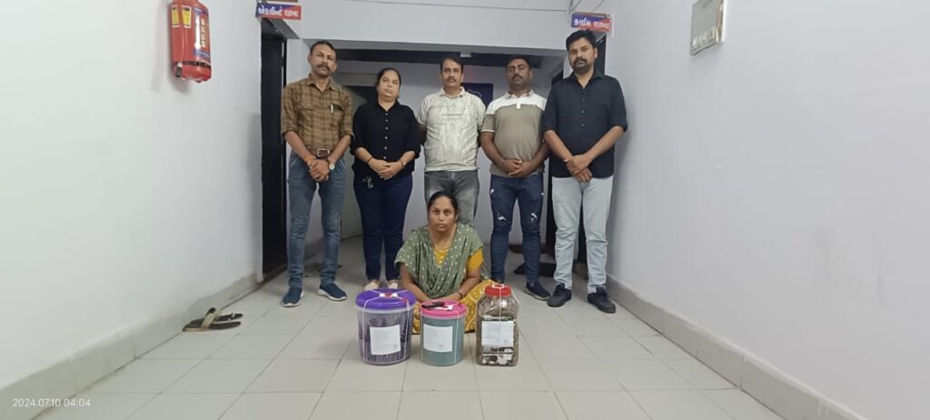 ગાંજાનો બેફામ વેપલો : કલોલનાં અલુવામાં મહિલા પાસેથી 3.95 કિલો ગાંજો ઝડપાયો