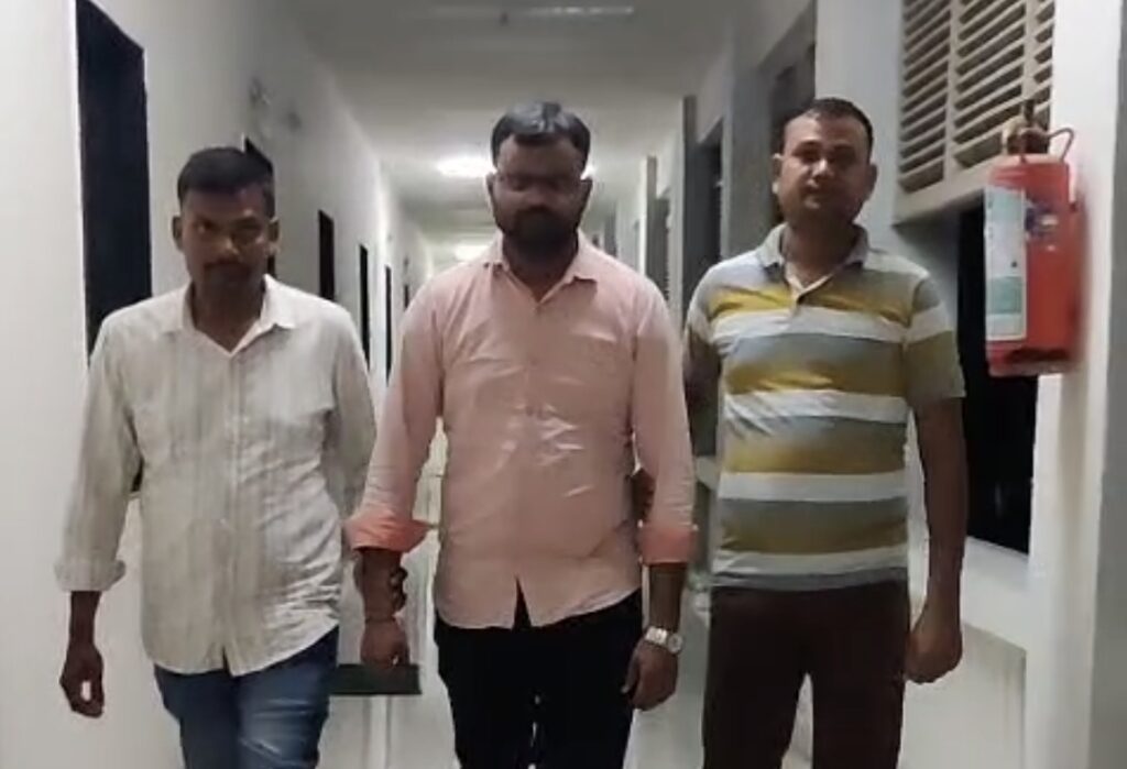 લ્યો બોલો, વડોદરા ખાણ ખનીજ કચેરીનો સમગ્ર સ્ટાફ લાંચ સ્વીકારવા સંમત થતા એસીબીની ઝપટે ચડી ગયો