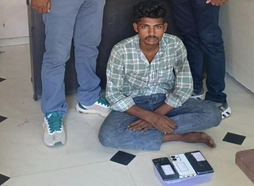 કલોલ પોલીસના 2 કોન્સ્ટેબલને મળી બાતમી અને મોબાઈલ ચોર પકડાયો