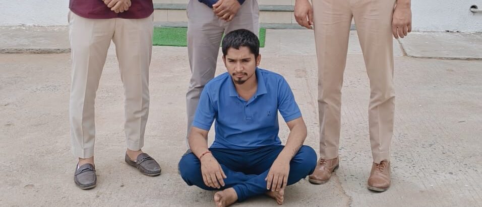 કલોલ શહેર પોલીસની મોટી સફળતા: બે વર્ષથી નાસતો ફરતો ચેઈન સ્નેચર ઝડપાયો